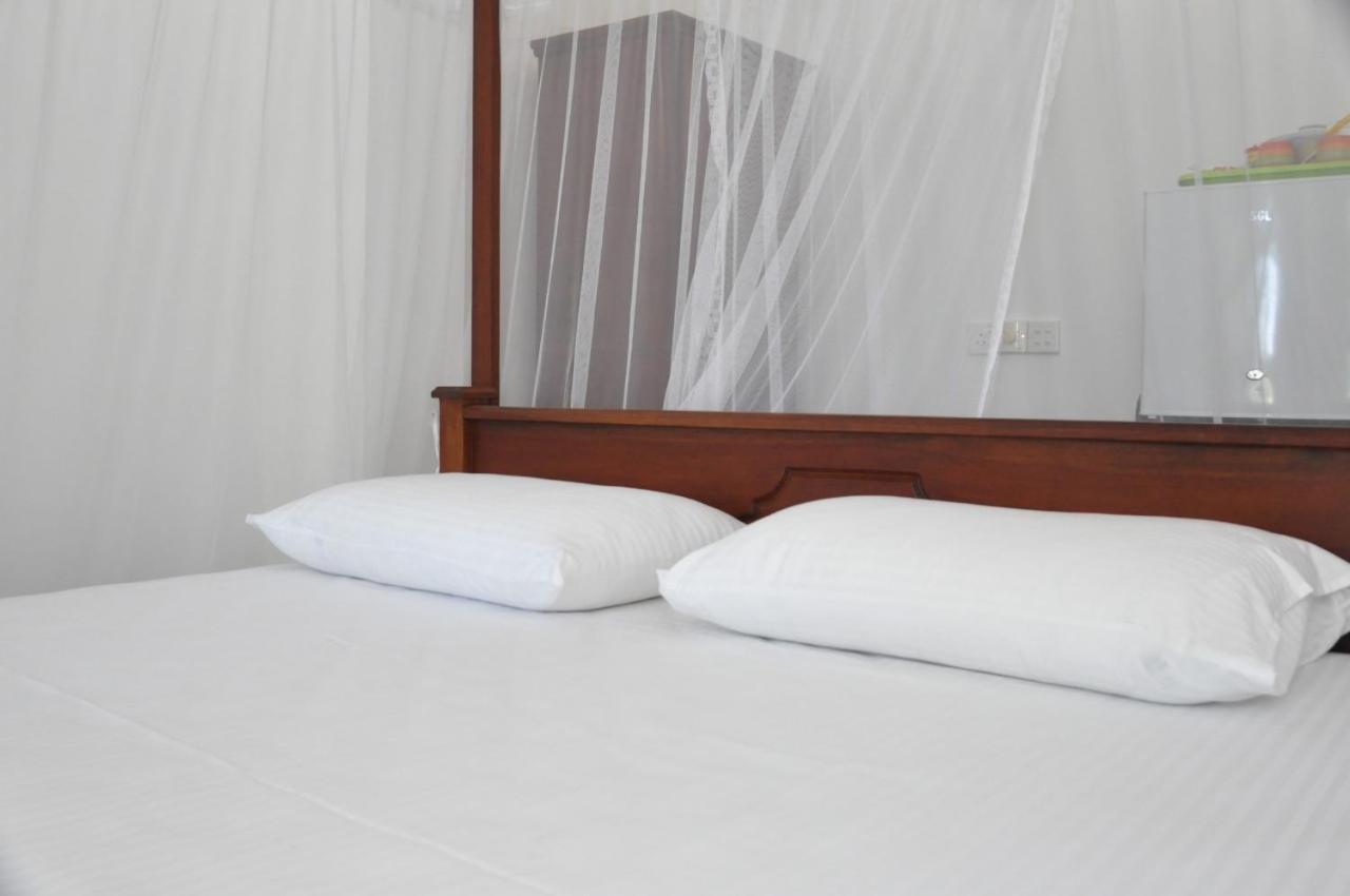 The Ocean Bed and Breakfast Unawatuna Exteriör bild