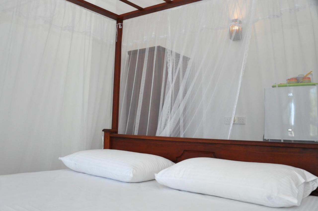The Ocean Bed and Breakfast Unawatuna Exteriör bild