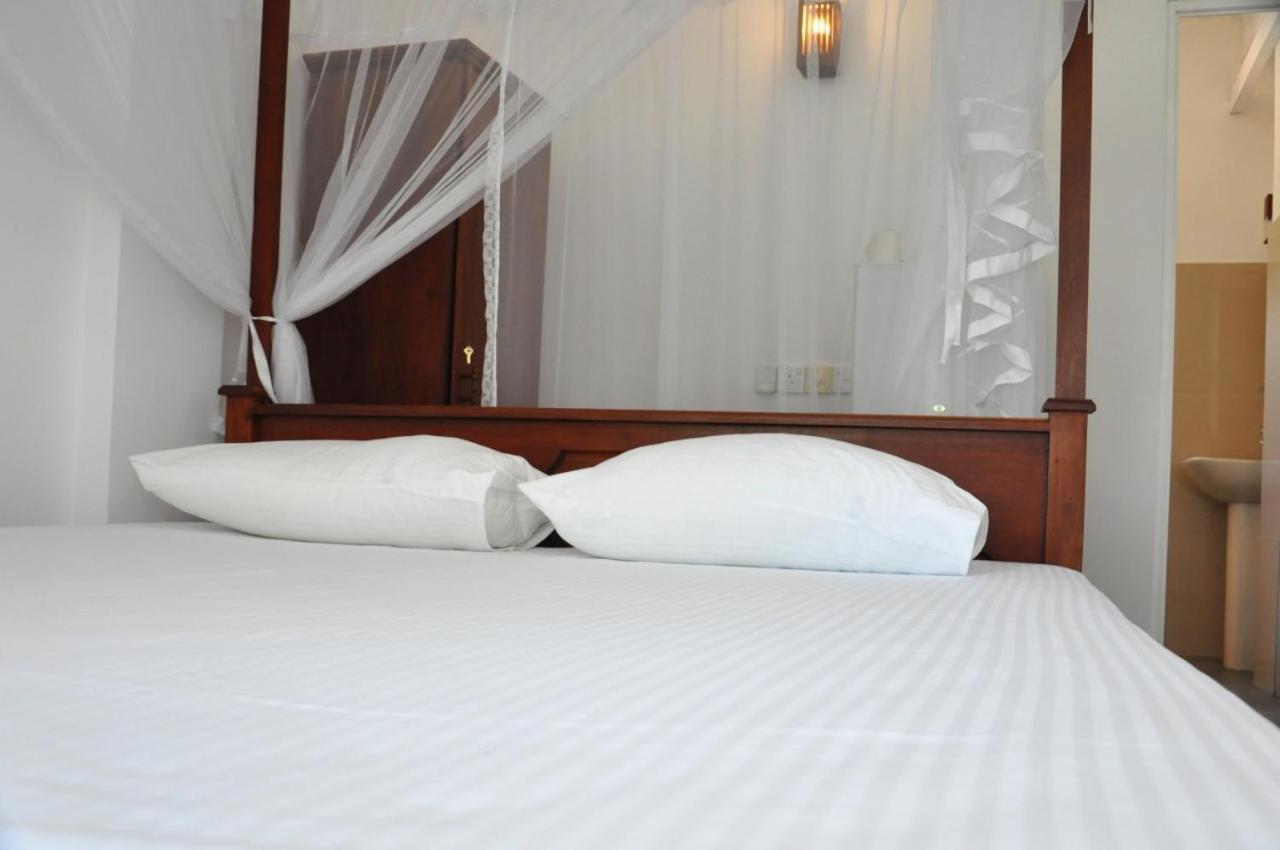 The Ocean Bed and Breakfast Unawatuna Exteriör bild