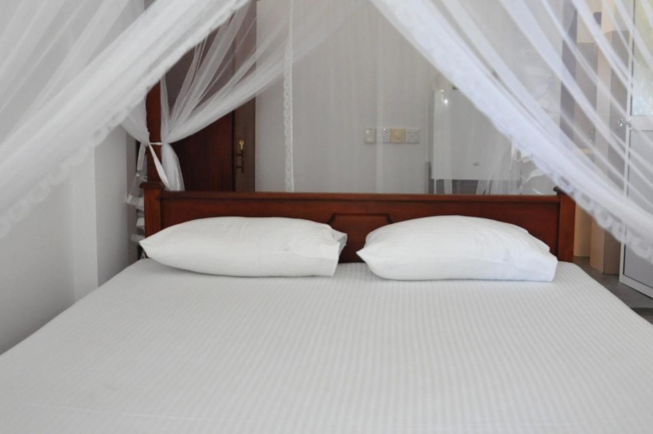 The Ocean Bed and Breakfast Unawatuna Exteriör bild