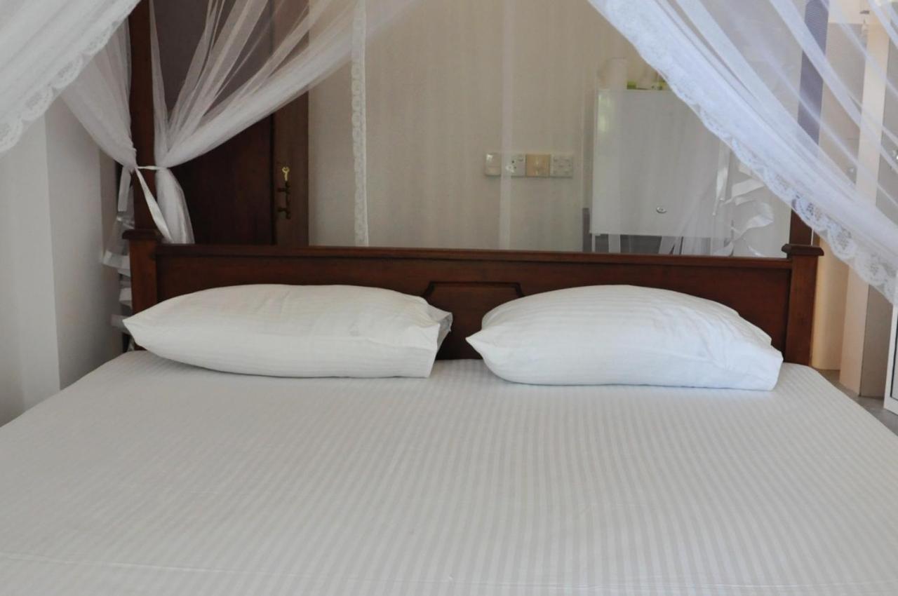 The Ocean Bed and Breakfast Unawatuna Exteriör bild